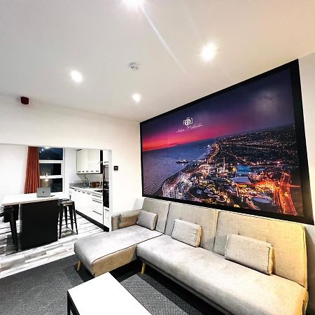 The Pier Suite Serviced Apartment Blackpool Esterno foto